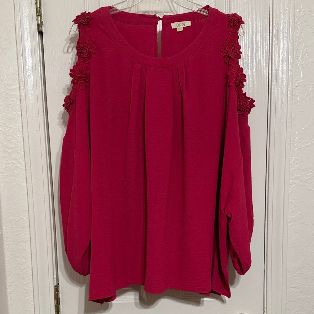 ODDY Women's Cold-Shoulder Floral Appliqué Blouse in Fuchsia